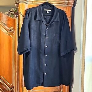 TOMMY BAHAMA 💯 % Silk, casual button-down shirt. Enbroidery back. Lg